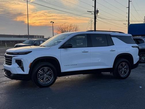 2025 Chevrolet Traverse LT