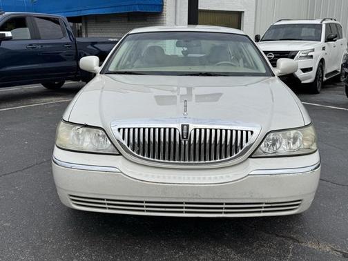 2006 Lincoln Town Car Signature