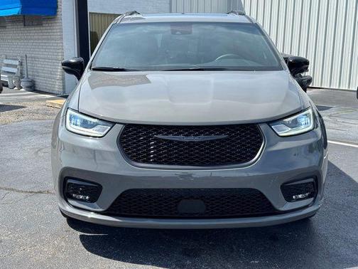 Ceramic Gray Clearcoat 2025 Chrysler Pacifica Limited