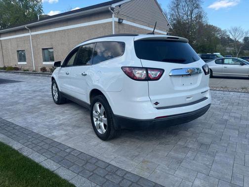 Summit White 2016 Chevrolet Traverse 1LT