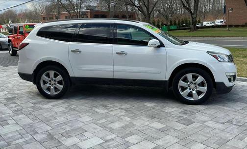 Summit White 2016 Chevrolet Traverse 1LT