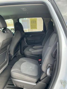 Summit White 2016 Chevrolet Traverse 1LT