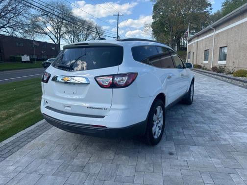Summit White 2016 Chevrolet Traverse 1LT