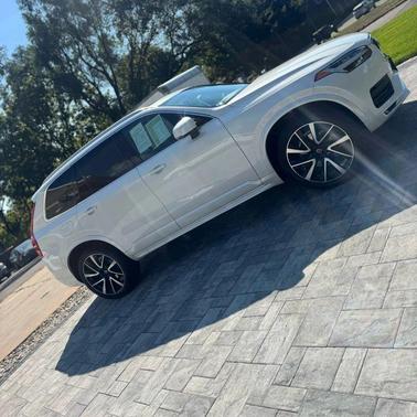 2020 Volvo XC90 T6 Momentum
