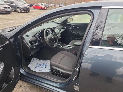 2019 Chevrolet Malibu Hybrid Base