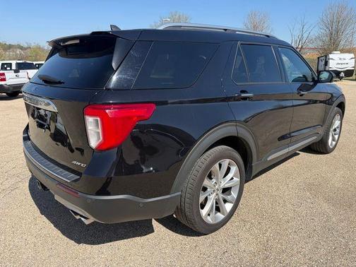 Black Metallic 2022 Ford Explorer Platinum