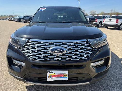 Black Metallic 2022 Ford Explorer Platinum