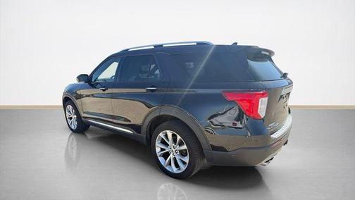 Black Metallic 2022 Ford Explorer Platinum
