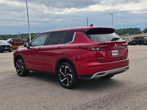 Diamond Red 2024 Mitsubishi Outlander SE