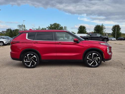 Diamond Red 2024 Mitsubishi Outlander SE