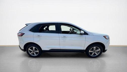 White Metallic 2024 Ford Edge SEL