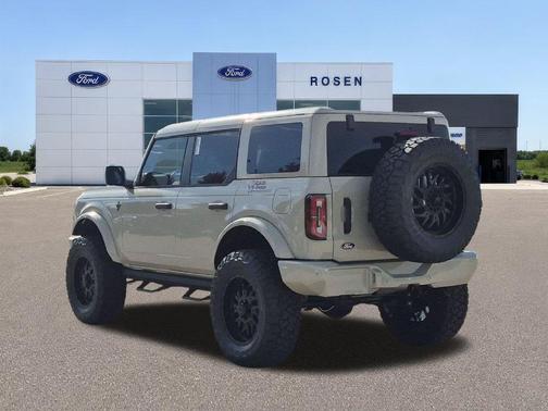 Desert Sand 2026 Ford Bronco Outer Banks