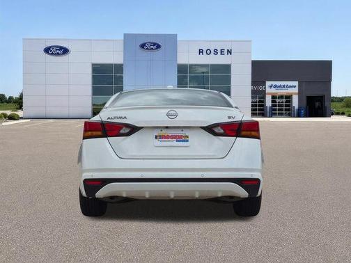Pearl White Tri-Coat 2024 Nissan Altima 2.5 SV
