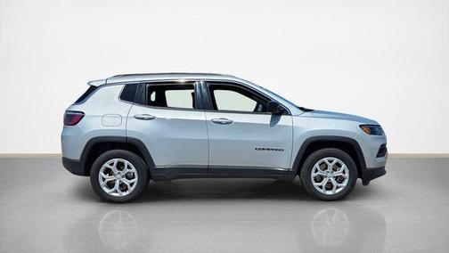Silver Zynith 2024 Jeep Compass Latitude