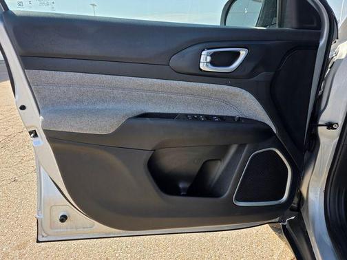 Silver Zynith 2024 Jeep Compass Latitude