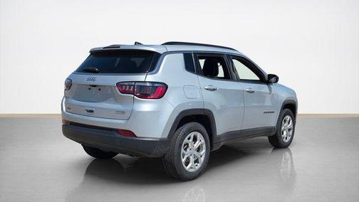 Silver Zynith 2024 Jeep Compass Latitude