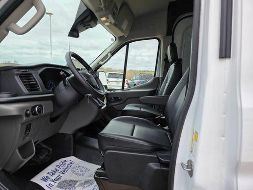 2025 Ford Transit-250 148 WB Medium Roof Cargo