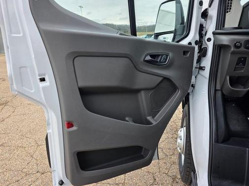 2025 Ford Transit-250 148 WB Medium Roof Cargo