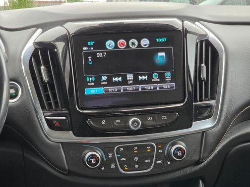 Graphite Metallic 2018 Chevrolet Traverse LT Cloth