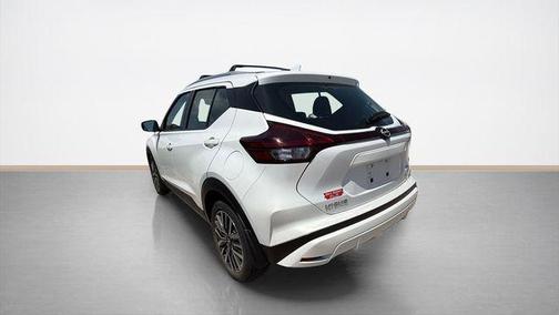 Aspen White Tricoat 2023 Nissan Kicks SV