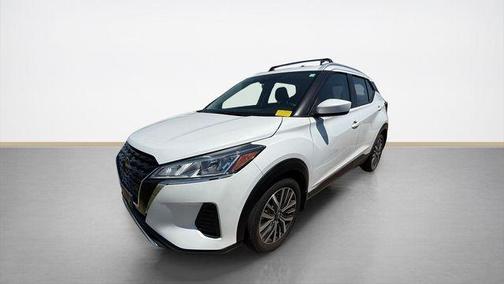 Aspen White Tricoat 2023 Nissan Kicks SV