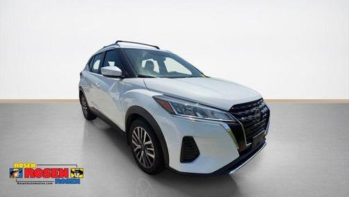 Aspen White Tricoat 2023 Nissan Kicks SV