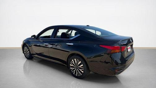 Black 2024 Nissan Altima 2.5 SV