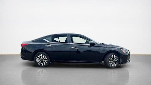 Black 2024 Nissan Altima 2.5 SV