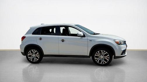 Diamond White Pearl 2018 Mitsubishi Outlander Sport 2.0 ES