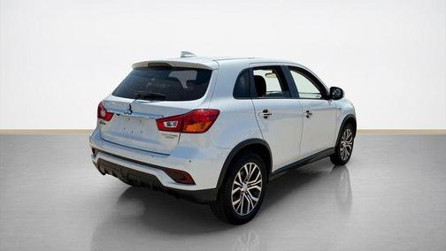 Diamond White Pearl 2018 Mitsubishi Outlander Sport 2.0 ES