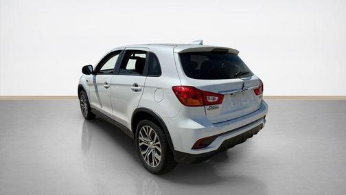 Diamond White Pearl 2018 Mitsubishi Outlander Sport 2.0 ES