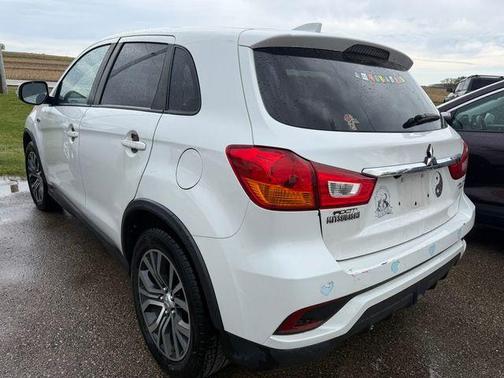 Diamond White Pearl 2018 Mitsubishi Outlander Sport 2.0 ES