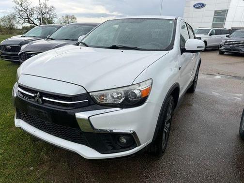 Diamond White Pearl 2018 Mitsubishi Outlander Sport 2.0 ES