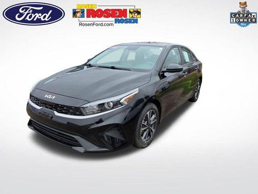 Aurora Black Pearl 2024 Kia Forte LXS