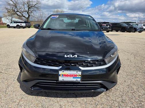 Aurora Black Pearl 2024 Kia Forte LXS