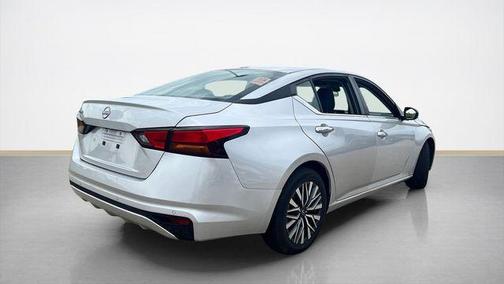 Brilliant Silver Metallic 2025 Nissan Altima SV