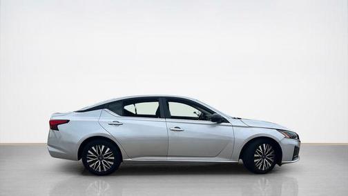 Brilliant Silver Metallic 2025 Nissan Altima SV