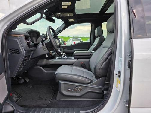 2025 Ford F-150 Lightning LARIAT