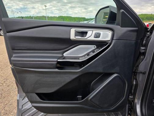 Gray Metallic 2023 Ford Explorer Platinum