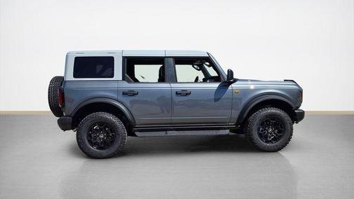 Carbonized Gray Metallic 2026 Ford Bronco Badlands