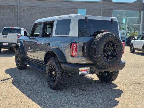 Carbonized Gray Metallic 2026 Ford Bronco Badlands