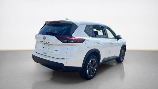 Everest White P 2024 Nissan Rogue SV