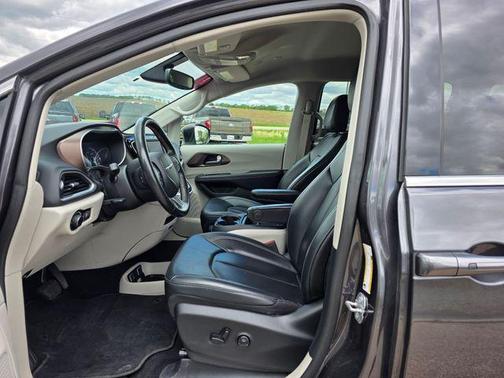 2020 Chrysler Voyager LXI