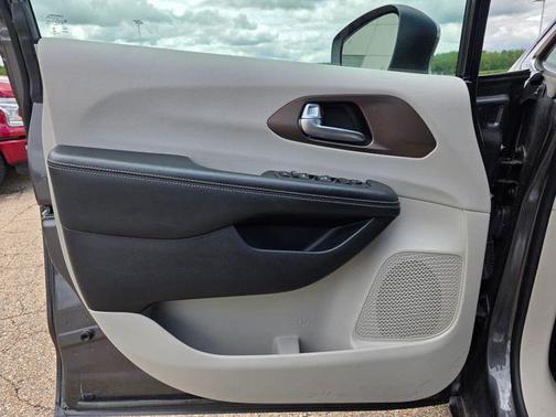 2020 Chrysler Voyager LXI