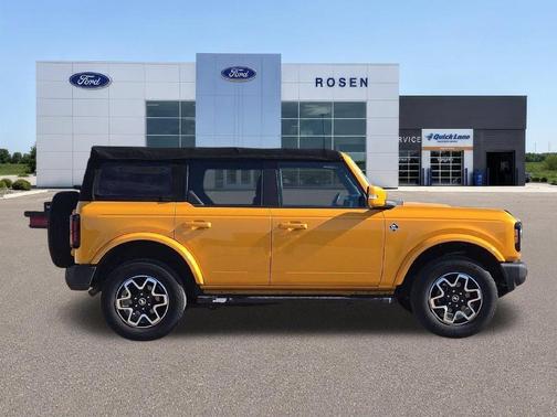 Cyber Orange Metallic Tricoat 2021 Ford Bronco Outer Banks
