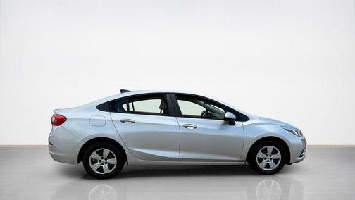 Silver Ice Metallic 2018 Chevrolet Cruze LS