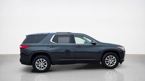 Graphite Metallic 2018 Chevrolet Traverse LT Cloth
