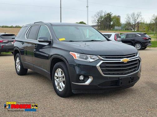 Graphite Metallic 2018 Chevrolet Traverse LT Cloth