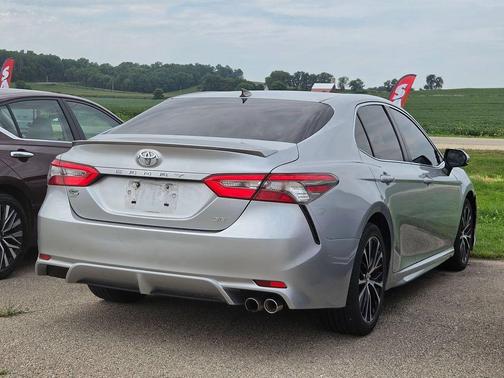 Celestial Silver Metallic 2018 Toyota Camry SE