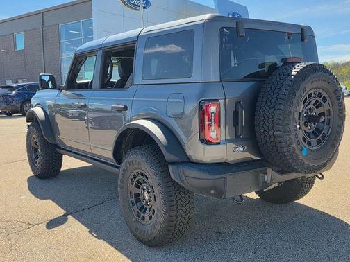 Carbonized Gray Metallic 2026 Ford Bronco Badlands